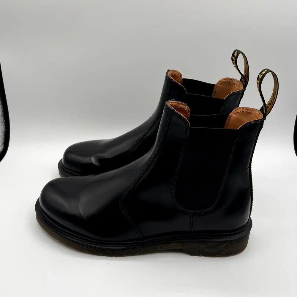 DR. MARTENS 2976 Smooth Leather Chelsea Mens Boots